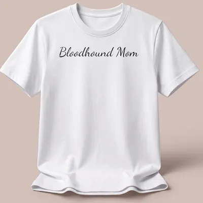 Cursive script Bloodhound Mom t-shirt in black lettering